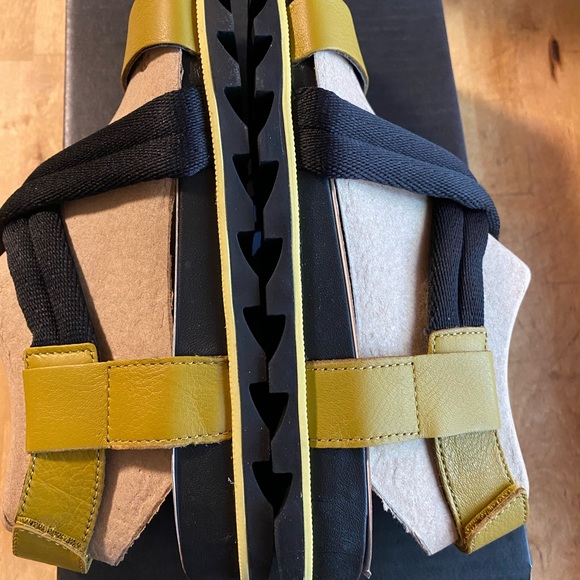 SOREL women’s Roaming Decon sandals in dioxide gold NWB - Picture 8 of 16